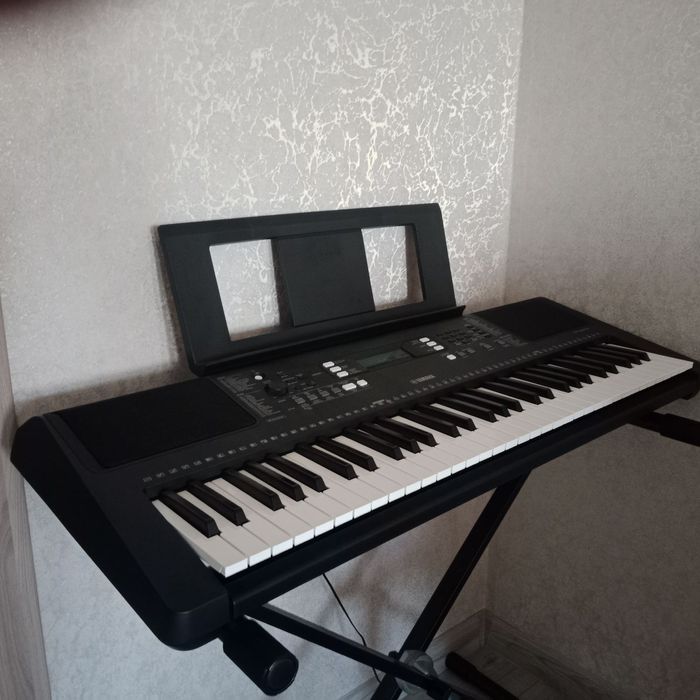 Продам Yamaha PSR-E373