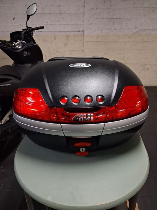 Top case givi v46 com base