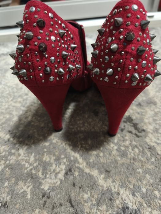 Черевики осінні червоні