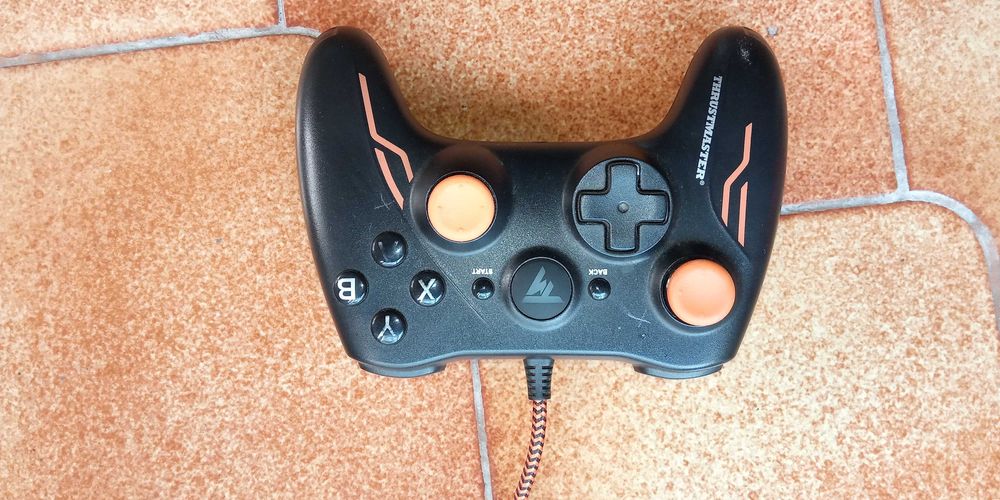 2 Gamepad Thrustmaster GP XID + 1 GP XID Pro AVARIADOS - Ler descrição