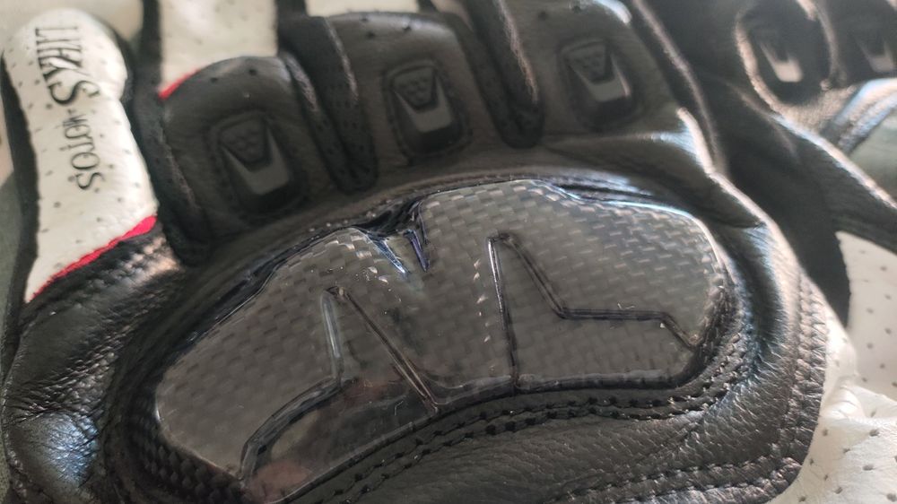 Luvas mota em pele e ventiladas