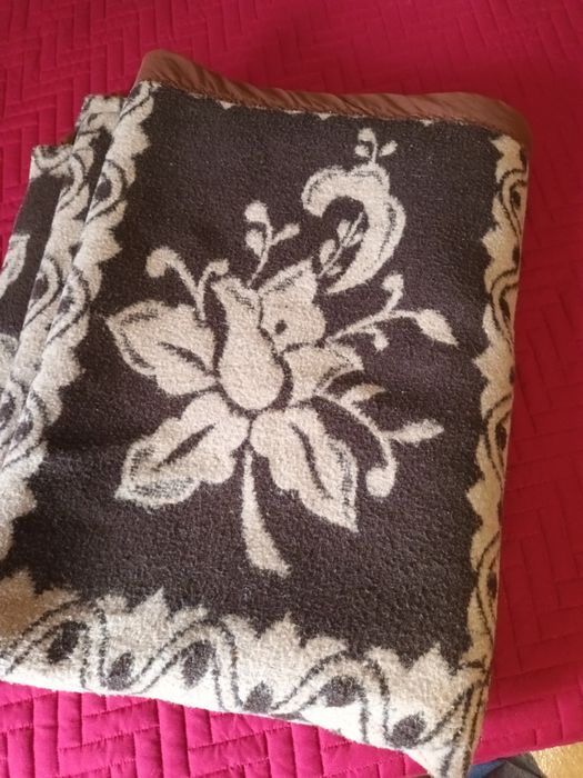 Cobertor castanho e beje