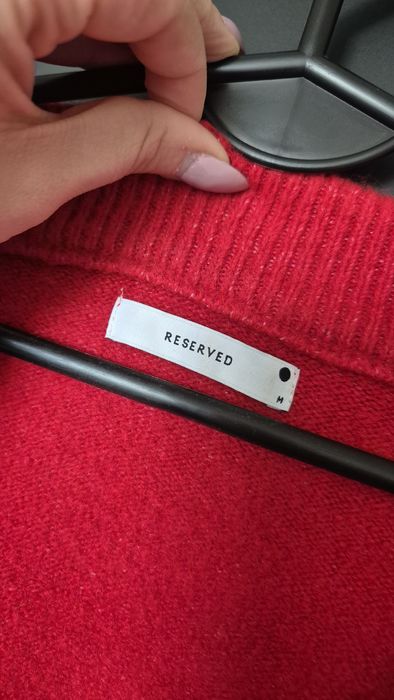 Ciepły czerwony sweter Reserved M dekolt V