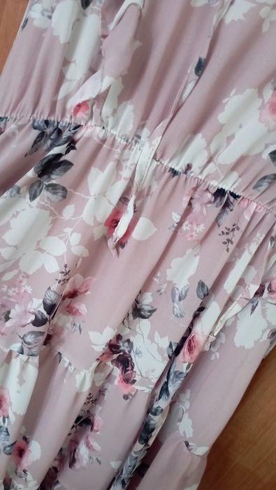 Sukienka w kwiaty brudny róż pudrowy róż rękaw S/m