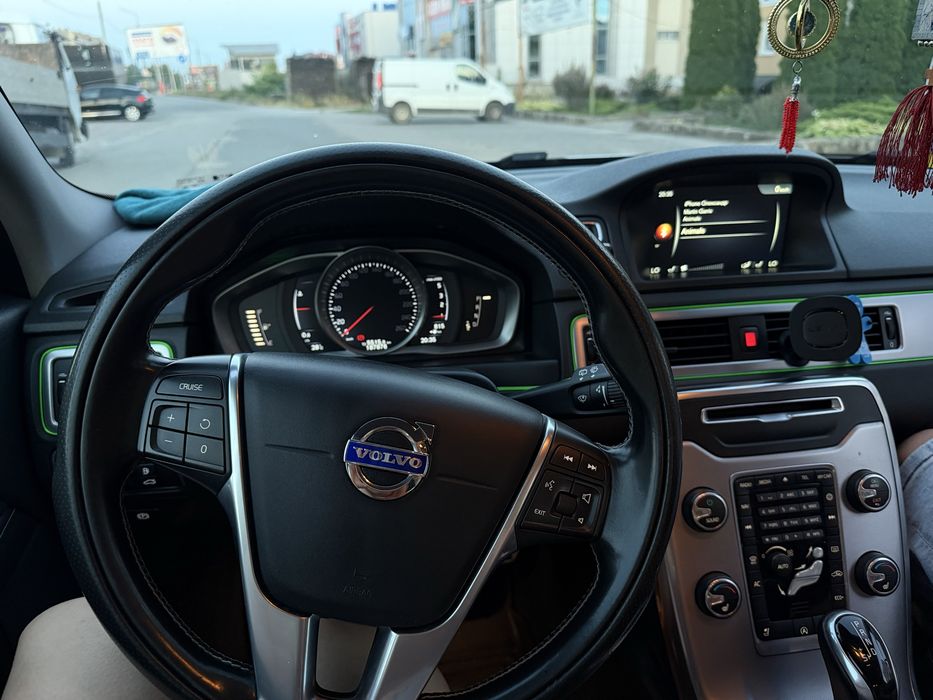 Volvo V70 надійний та комфортиний танк для подорожі
