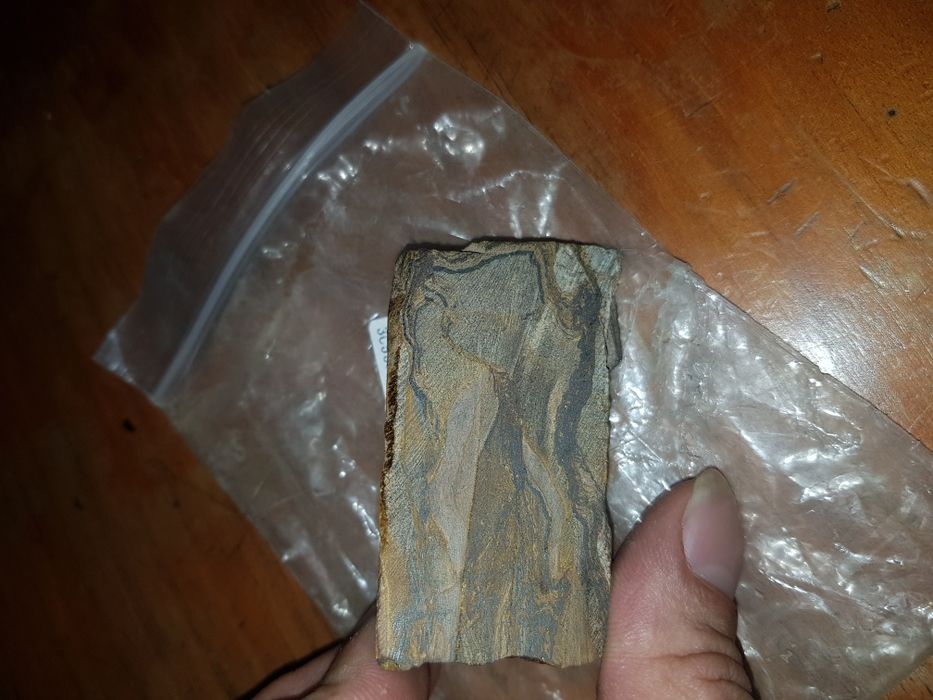 Pedra com ouro puro