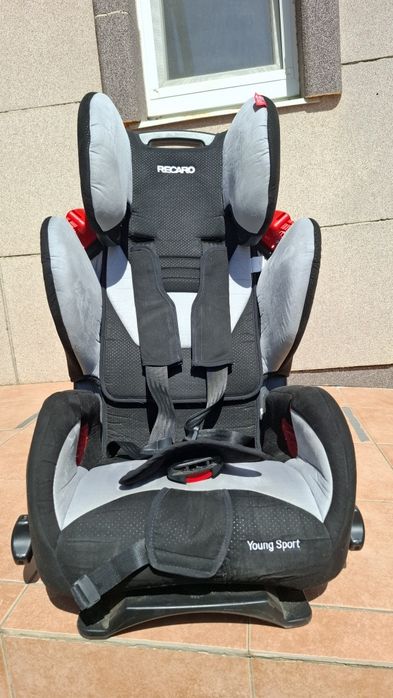 Продам дитяче автокрісло Recaro Young Sport