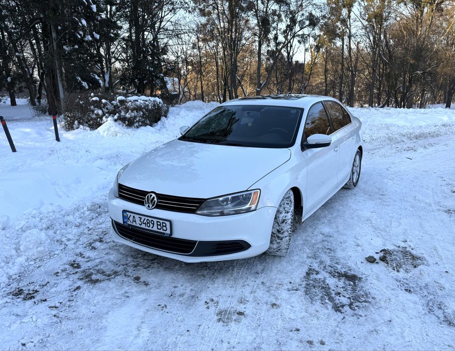 Продаю сімейне авто в гарному стані без зауважень!

- без ключовий доступ
- встановлена сучасна оригінальна магнітола Volkswagen з підтримкою CarPlay + камера заднього виду
- шкіряний салон, підігрів сидінь
- наявний люк

Стоїть гарна зимня гума, є два ключі

По можливості пишіть або тут, або Viber / Telegram, на дзвінки рідко є можливість відповідати.