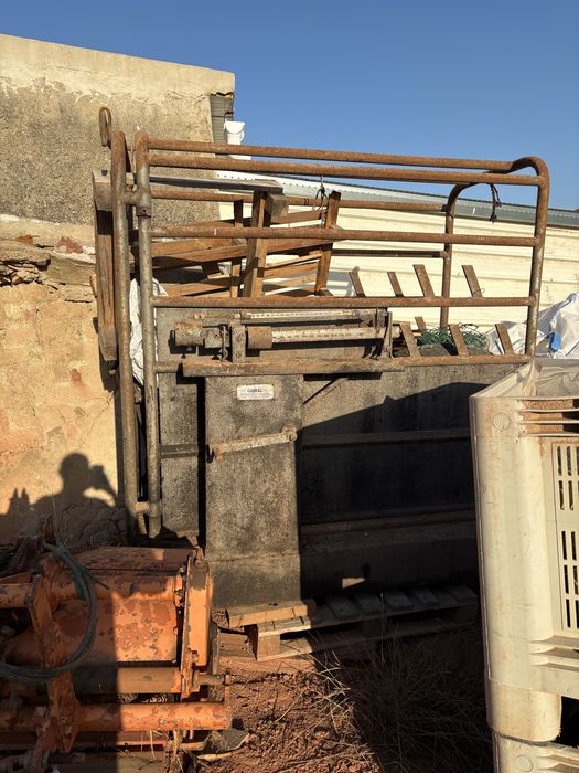 Balança de gado  e moinho de fazer farrinha eletrico vendo ou troco