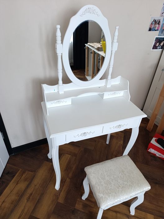 Toaletka z taboretem używana stan dobry