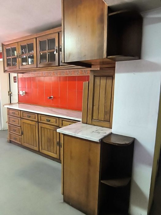 Armário de Cozinha em Carvalho Maciço com Tampo em Mármore — Conjunto em L - em excelente estado