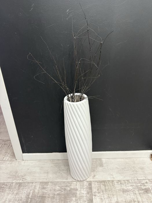 Wysoki ceramiczny wazon