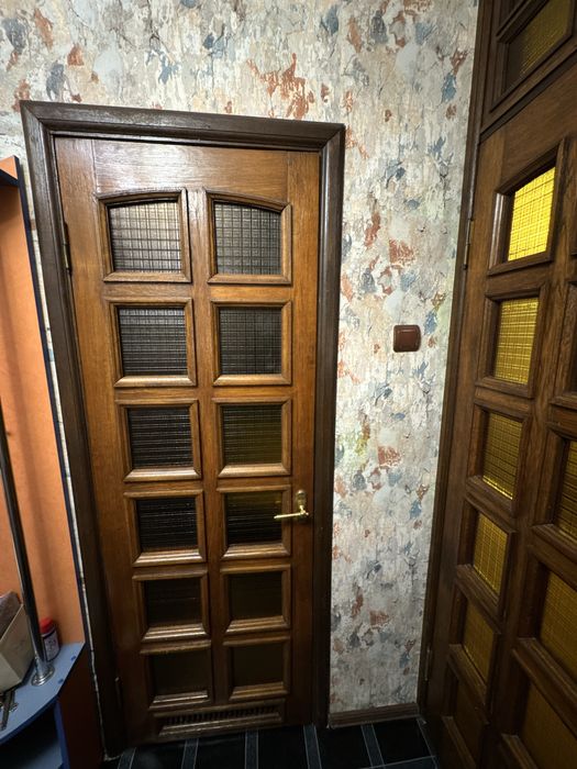 Классические межкомнатные двери из массива дерева
