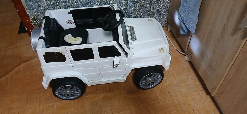 Електромобіль дитячий