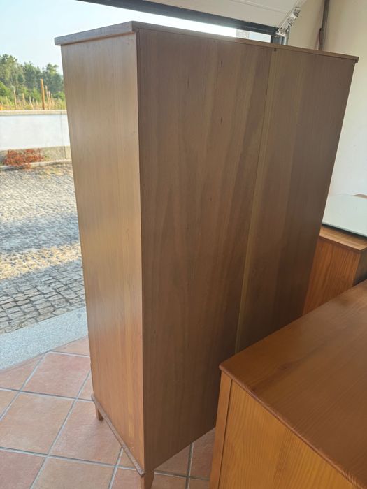 Mobília quarto em madeira de Pinho maciça