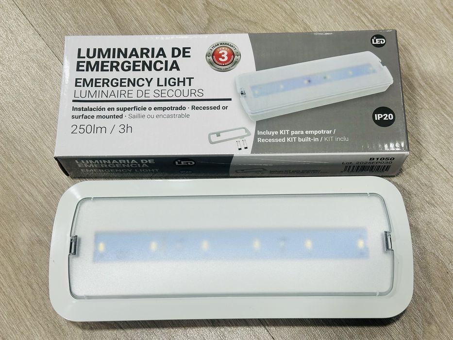 Luz emergencia LED 220v bateria