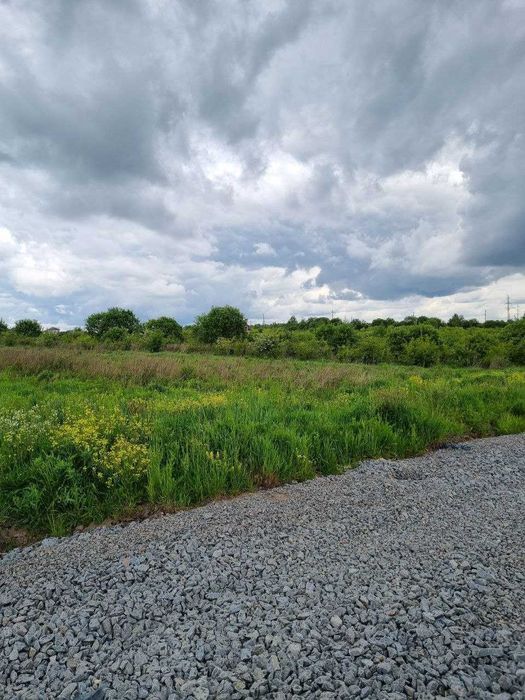 Продаж ділянки с.МАЛЕЧКОВИЧІ з двох сторін заїзд 60 до 1 га