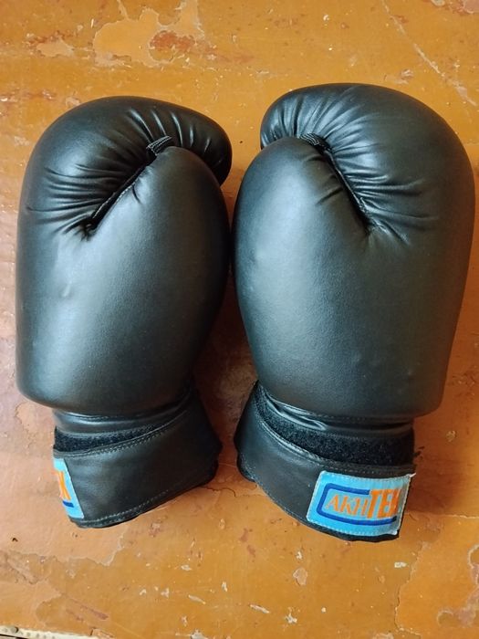 Боксерские перчатки 10 унций