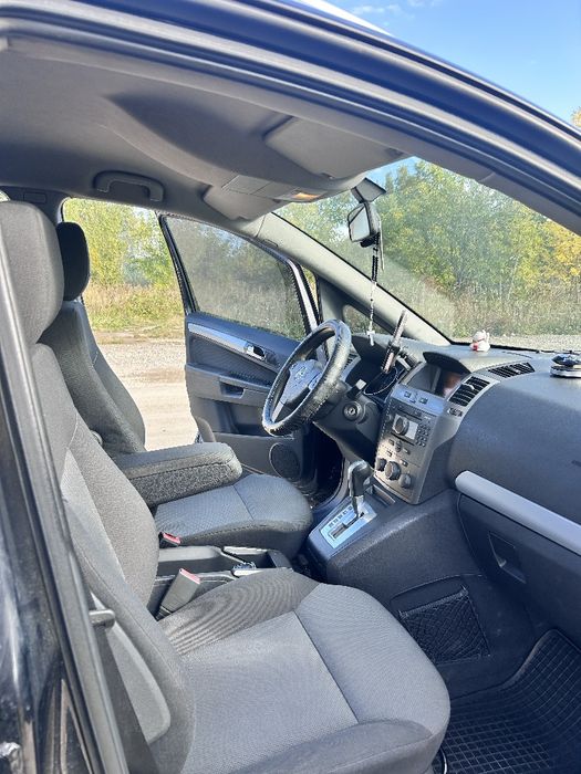 автомобіль  Opel Zafira