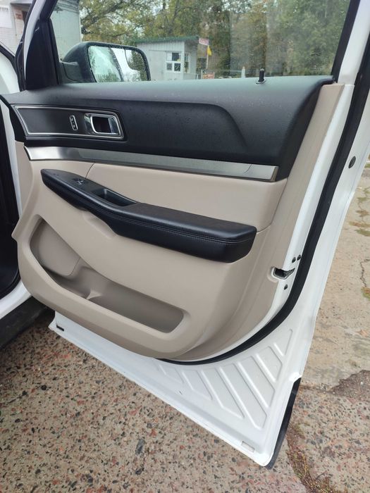 Ford Explorer 2018 року 3.5 газ\бензин