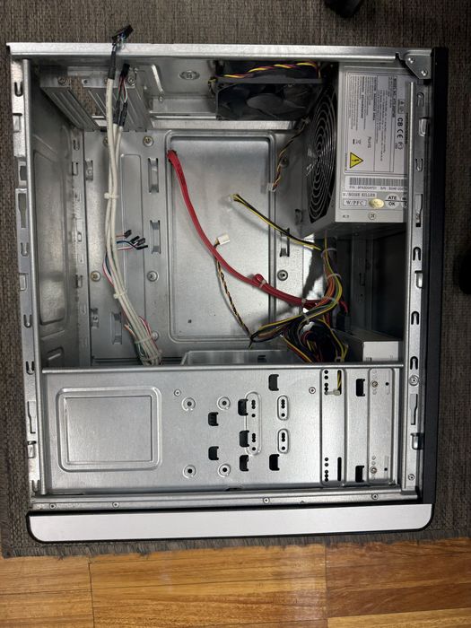 Mini tower Tsunami para mini ou micro ATX com fonte 300W e ventoinhas e CD