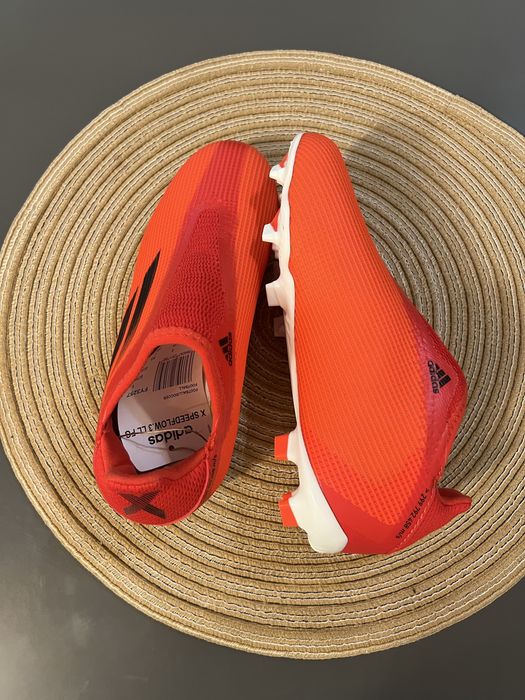 Продам футбольні сороконіжки та бутси