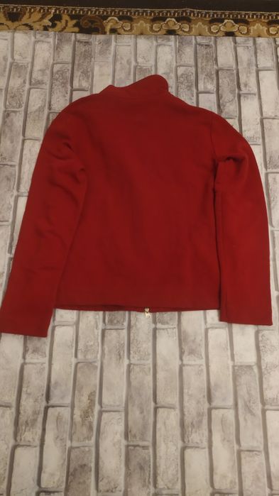 Продам спортивну куртку