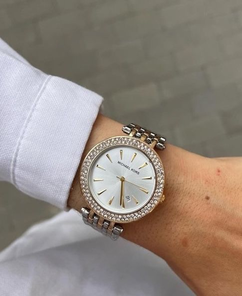 Стильний новий Годинник