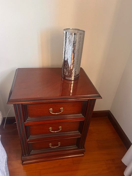 Mesas cabeceira e cómoda com espelho madeira maciça