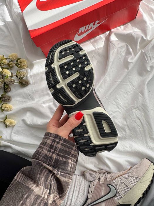 Трендові сплртивні кросівки Nike V2K Runtekk Pink найк в2к рунтекк