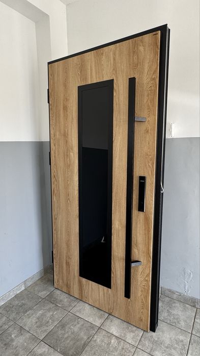 Drzwi zewnętrze   z montażem stalowe 68mm pomiar ,dostawa