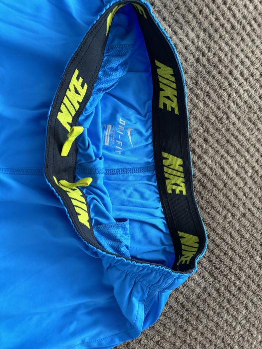 Спортивні шорти Nike