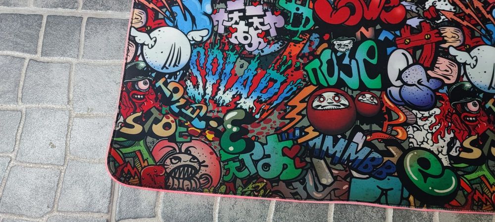 Tapete de Rato Gaming RGB XXL (40x90 cm) – Padrão Graffiti Urbano