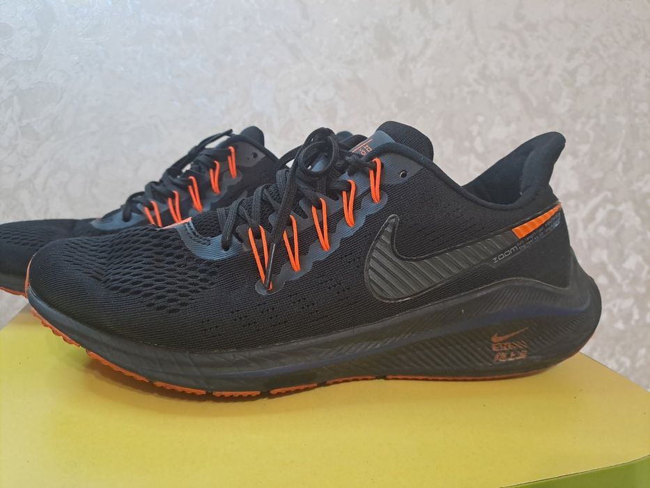 Кросівки чоловічі