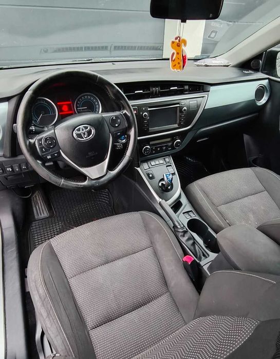 Toyota Auris kombi 1.8 hybrid