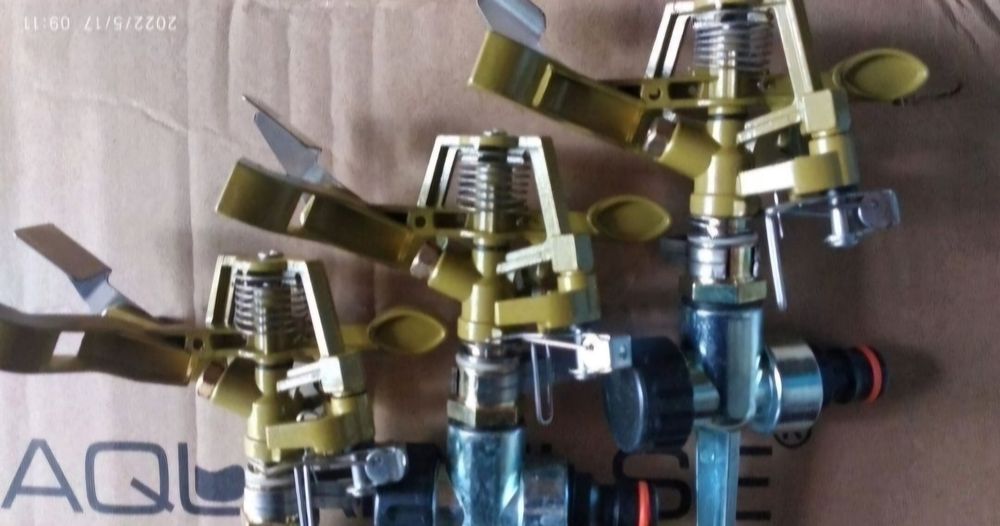 Дождеватель металлический пульсирующий на мет. ножке импульсный