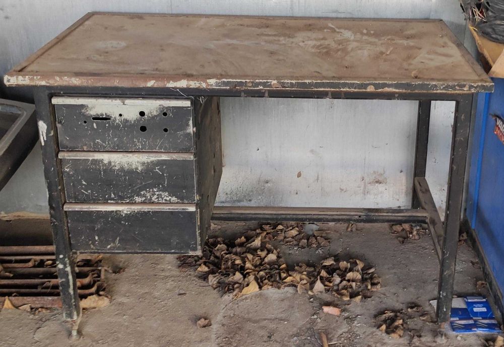 продам стіл слюсарний