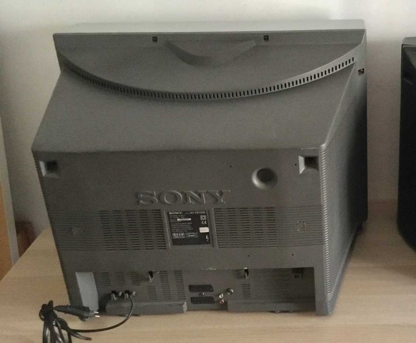 Televisão Sony Trinitron (avariada)