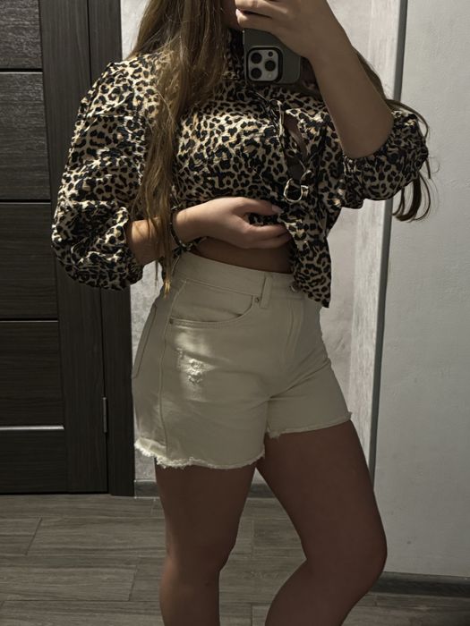 Жіночі бежеві шорти