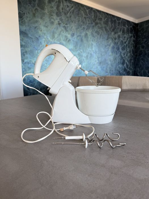 Миксер с вращающейся чашей PHILIPS HR 1560/61/65: 2 170 грн