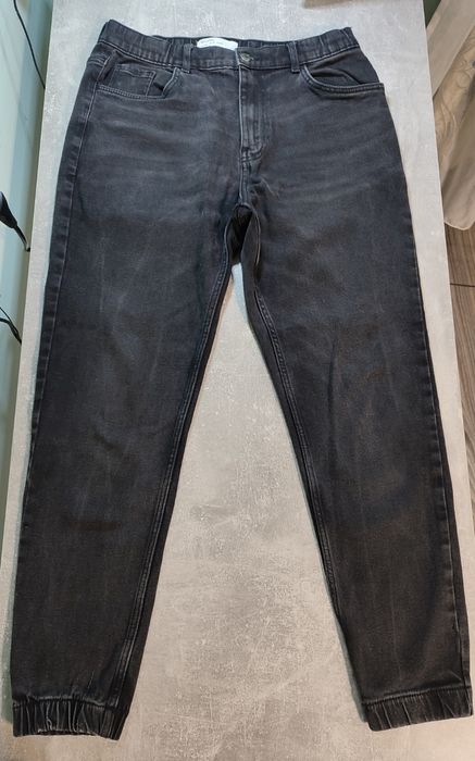 Чорні джинси-джогери Bershka