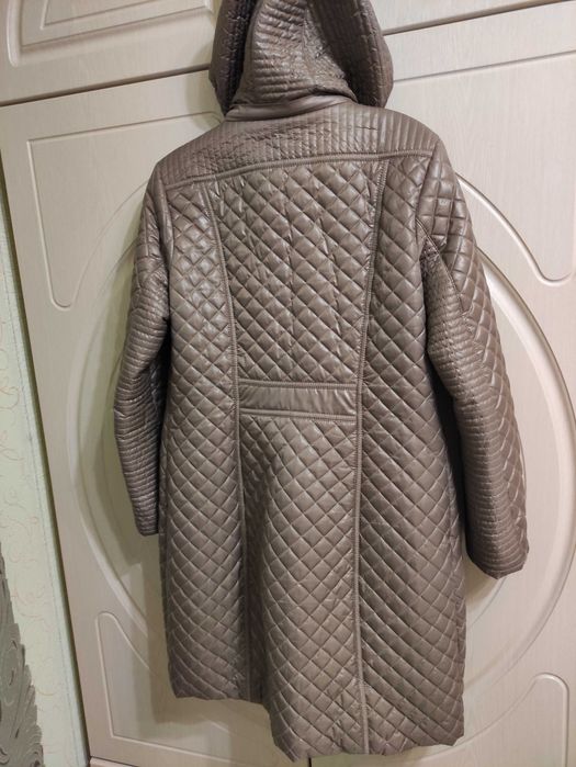 Жіноча демісезонна довга куртка стьобане пальто плащ з капюшоном