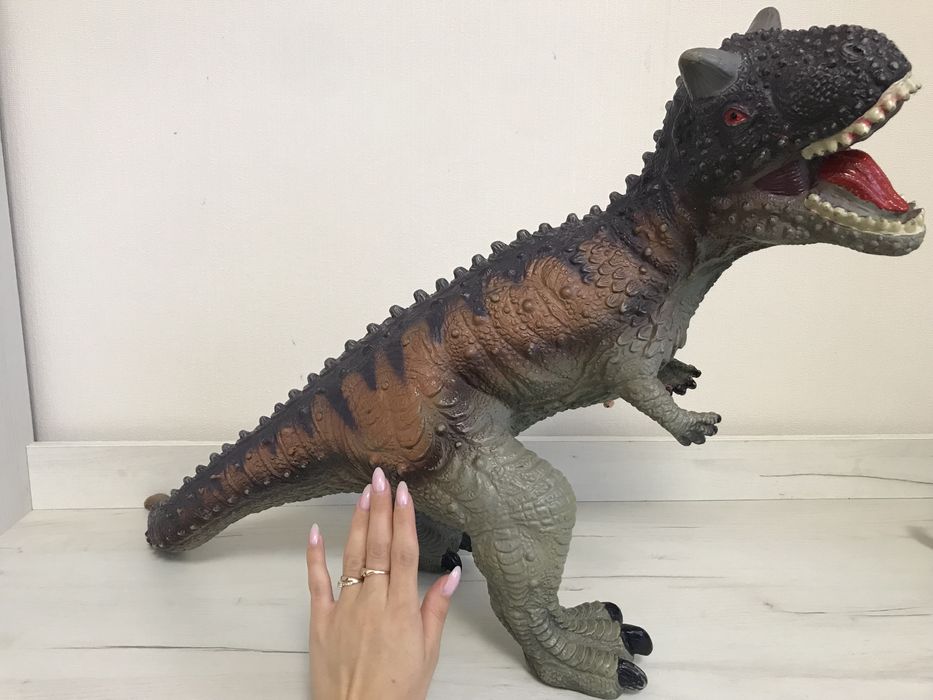 Продам динозаври