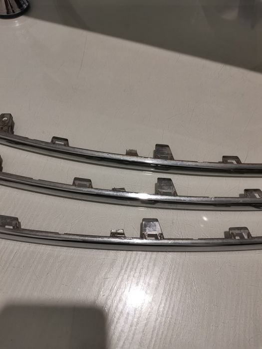 Молдинг хром в решотку фольцваген тигуан