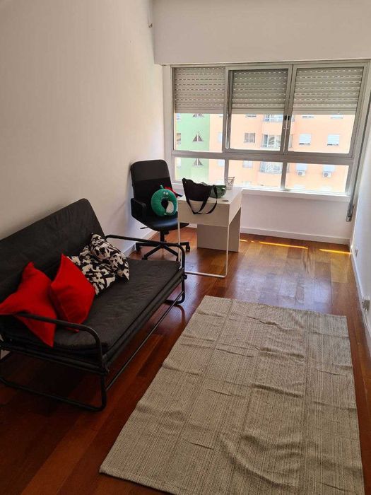 Sofá de 2 lugares em excelente estado (mudança)