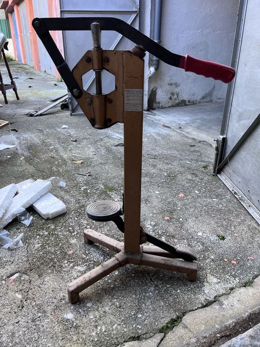 Máquina de engarrafar antiga