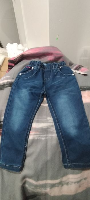 Spodnie dziewczęce stebnowane różową nitką