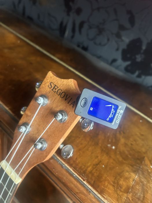 Ukulele pokrowiec + stroik do gitary