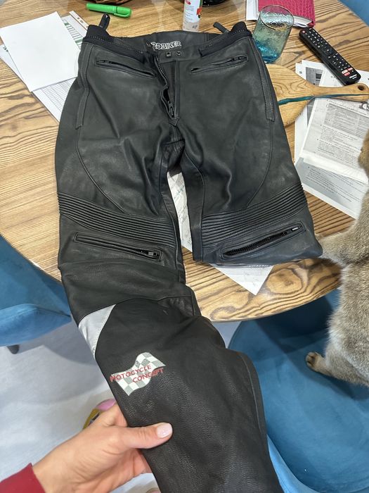 Мотокостюм ( штаны и куртка )