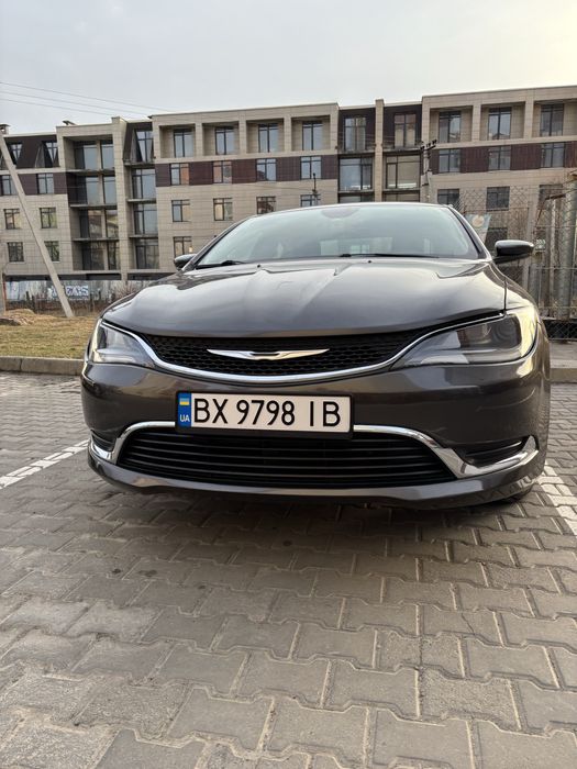 Автомобіль 2015 року Chysler 200